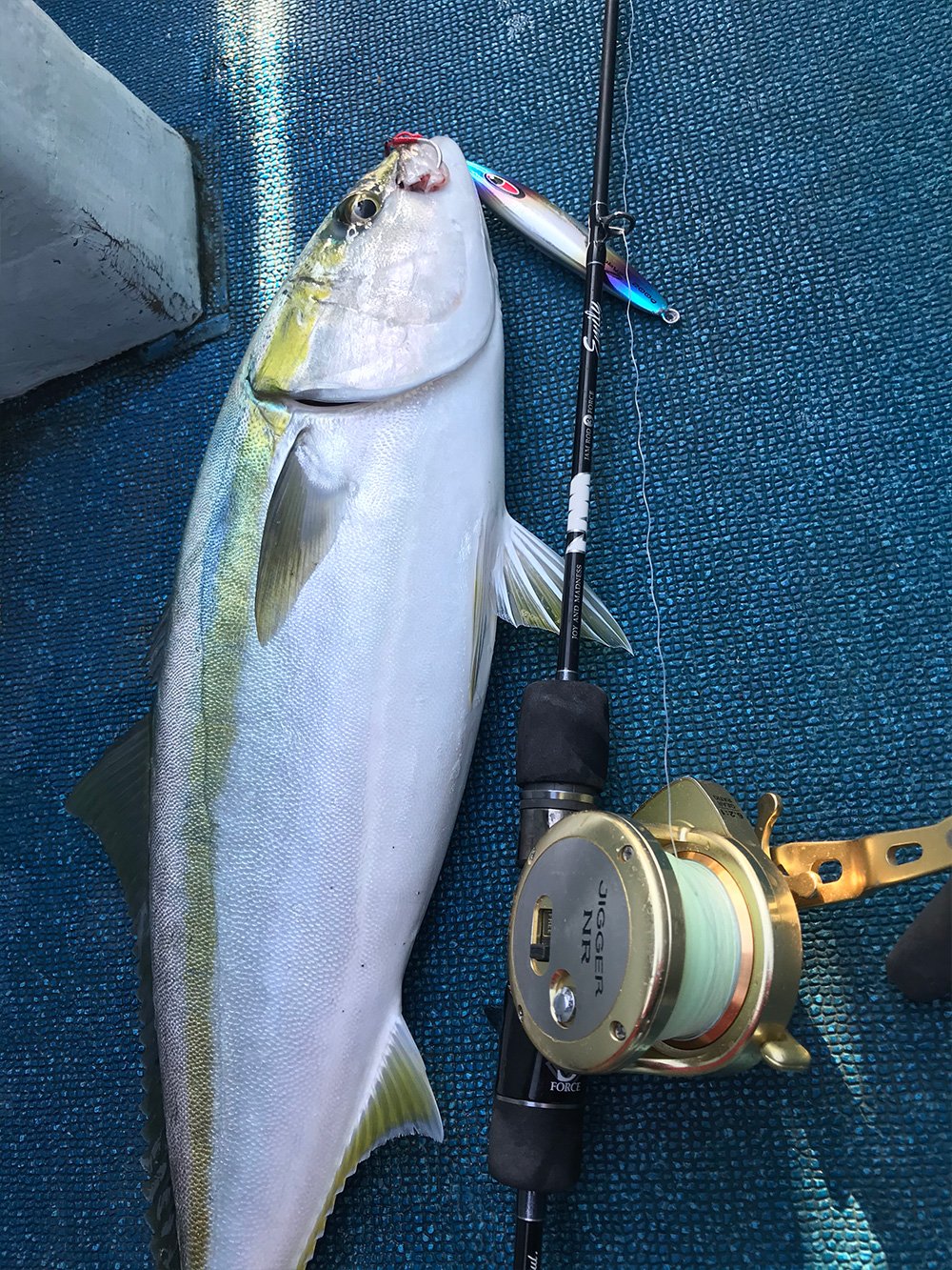 新色チタンカラー_04